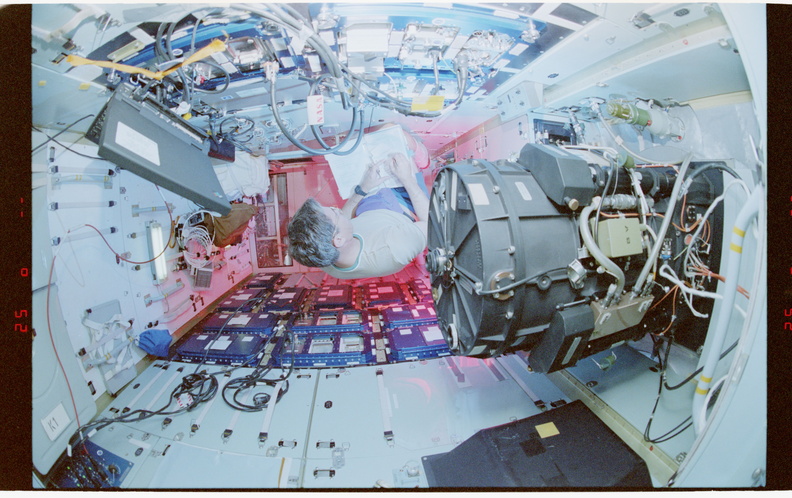 STS079-353-012.jpg