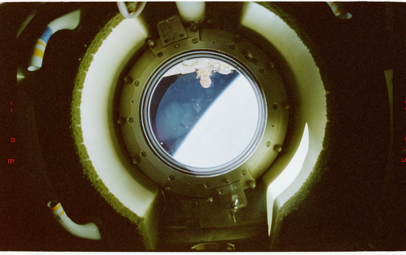 STS079-353-025.jpg