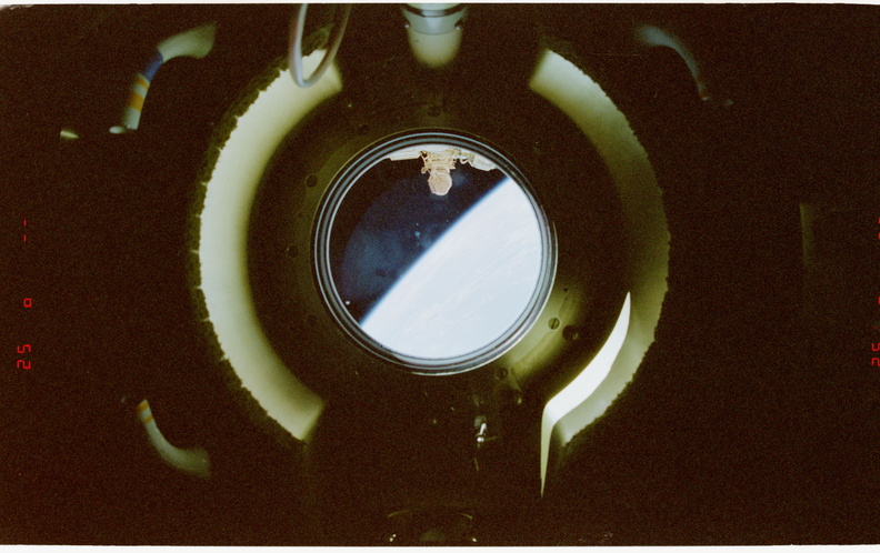 STS079-353-027.jpg