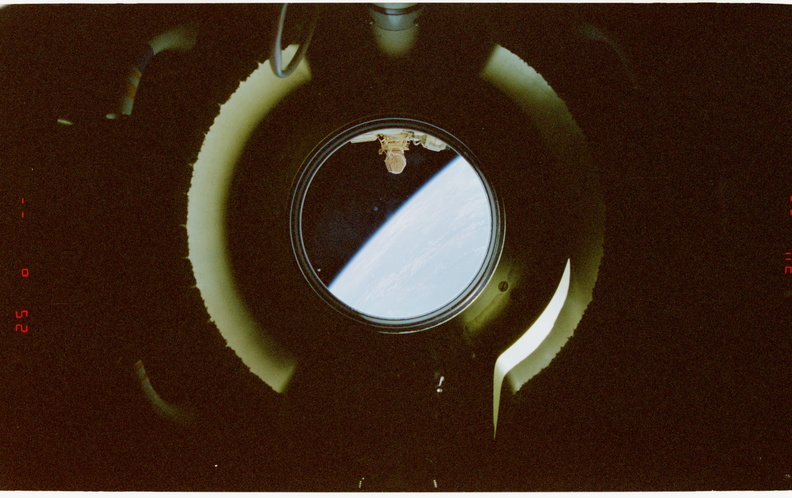 STS079-353-028.jpg