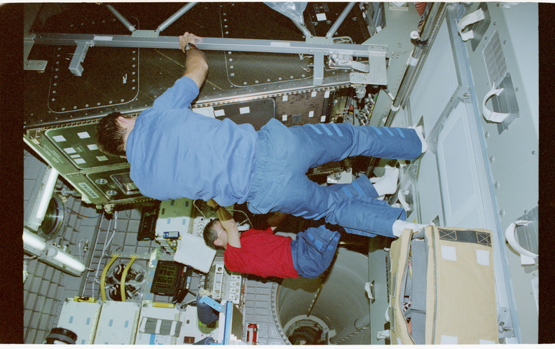 STS079-364-023.jpg