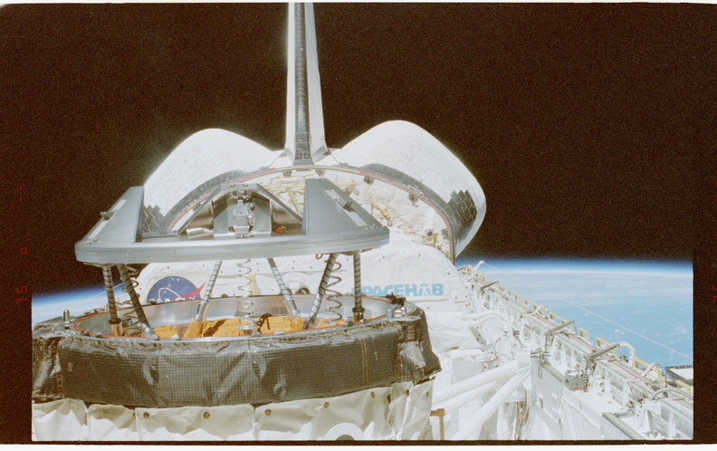 STS079-375-018.jpg
