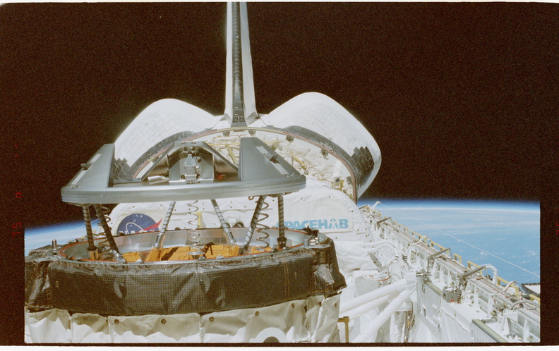 STS079-375-020.jpg