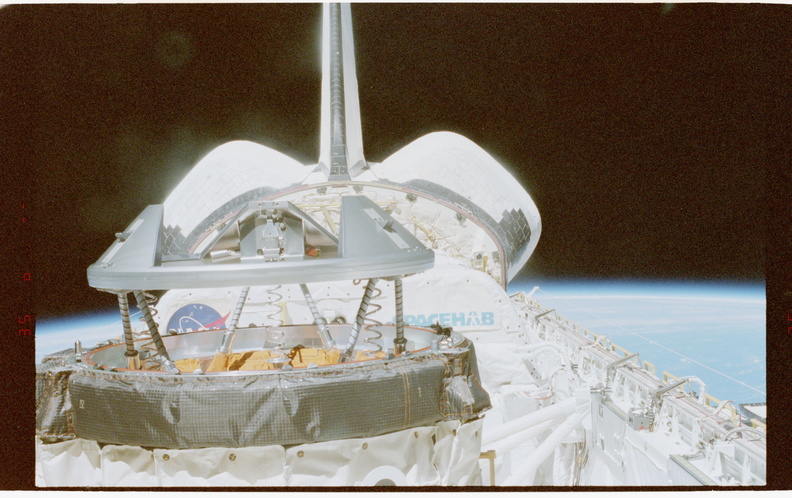 STS079-375-022.jpg