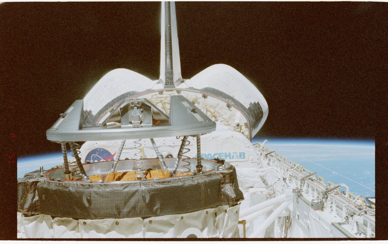 STS079-375-026.jpg