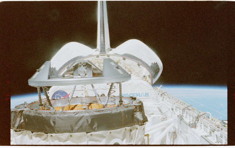 STS079-375-030.jpg