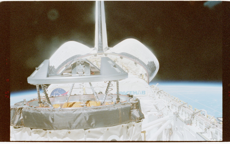 STS079-375-034.jpg