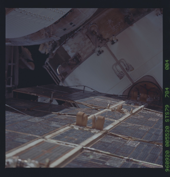 STS079-784-004.jpg