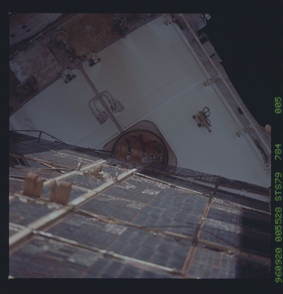 STS079-784-005.jpg