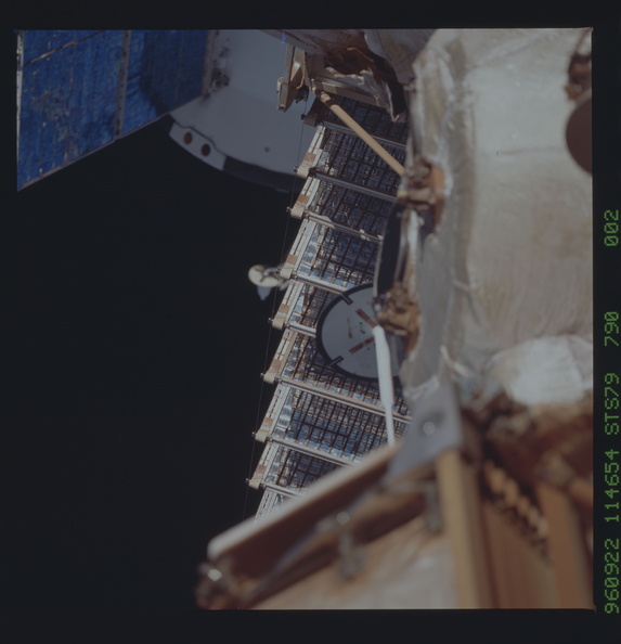 STS079-790-002.jpg