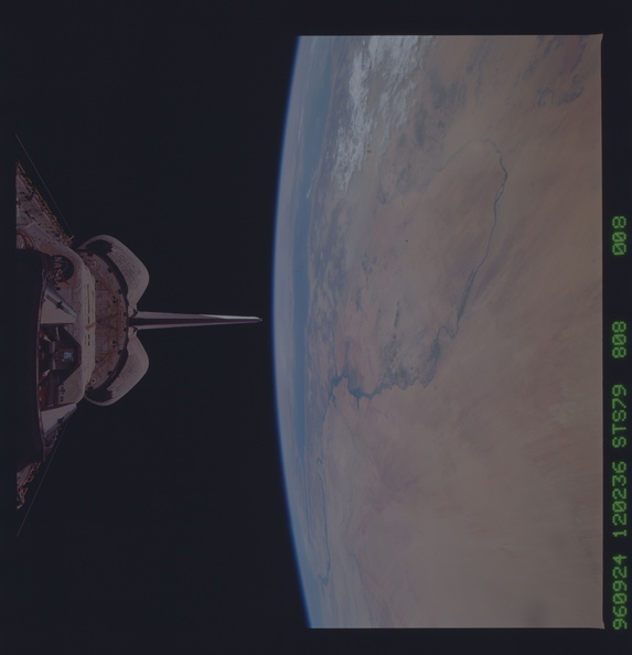 STS079-808-008.jpg