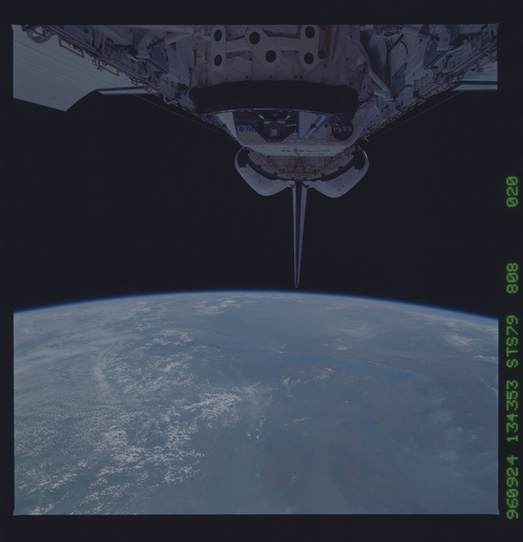 STS079-808-020.jpg