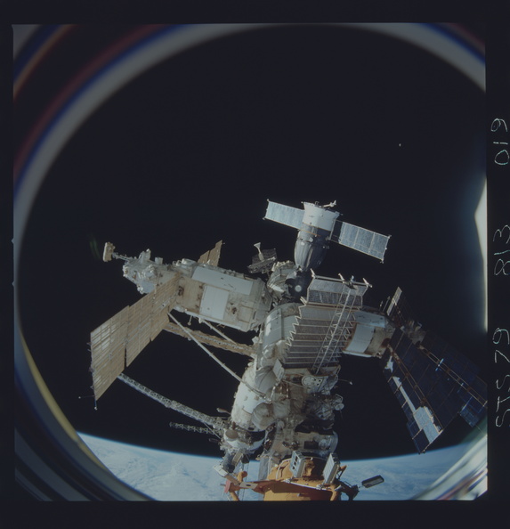 STS079-813-019.jpg