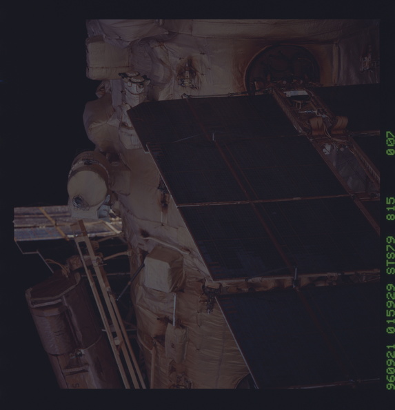 STS079-815-007.jpg