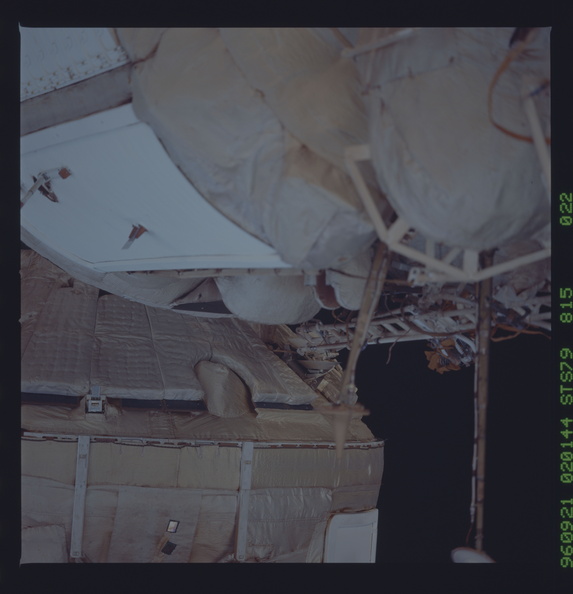 STS079-815-022.jpg