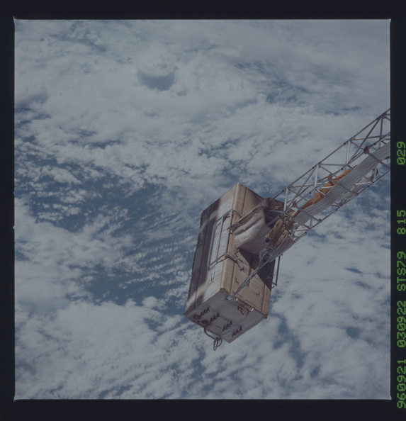 STS079-815-029.jpg