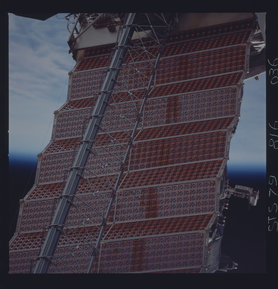 STS079-816-036.jpg