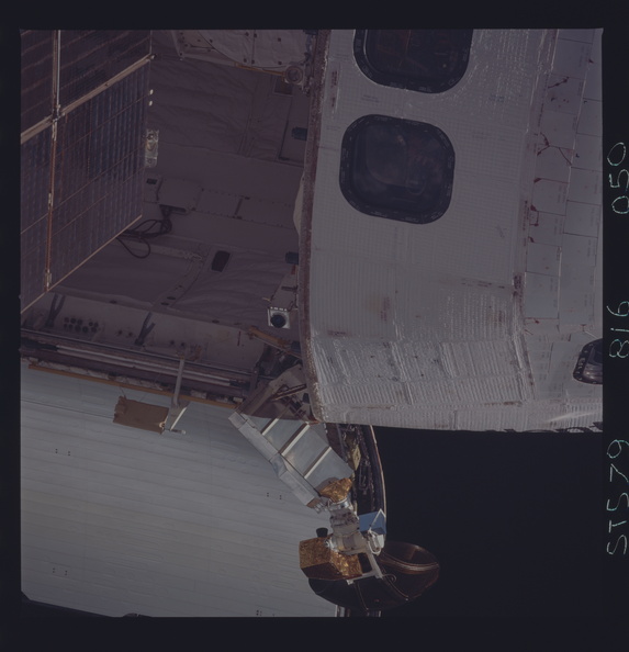 STS079-816-050.jpg