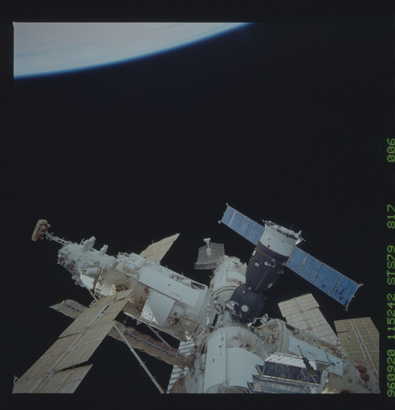 STS079-817-006.jpg