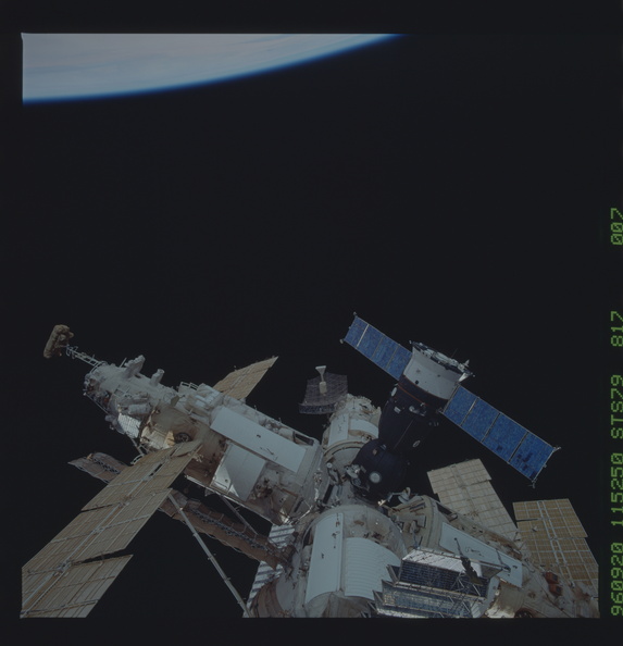 STS079-817-007.jpg