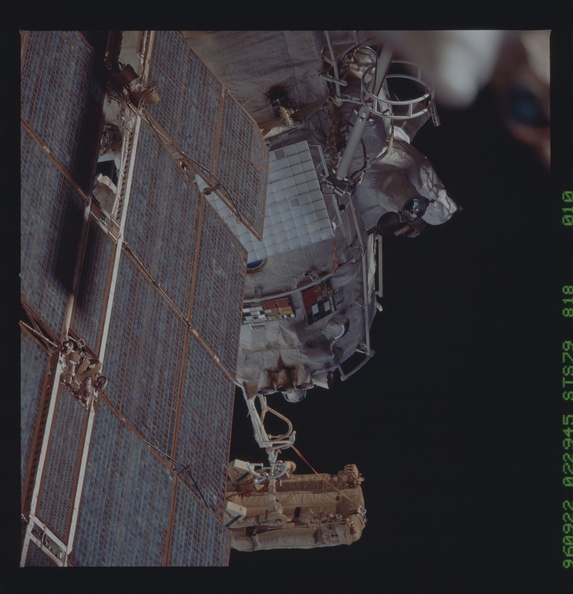 STS079-818-010.jpg