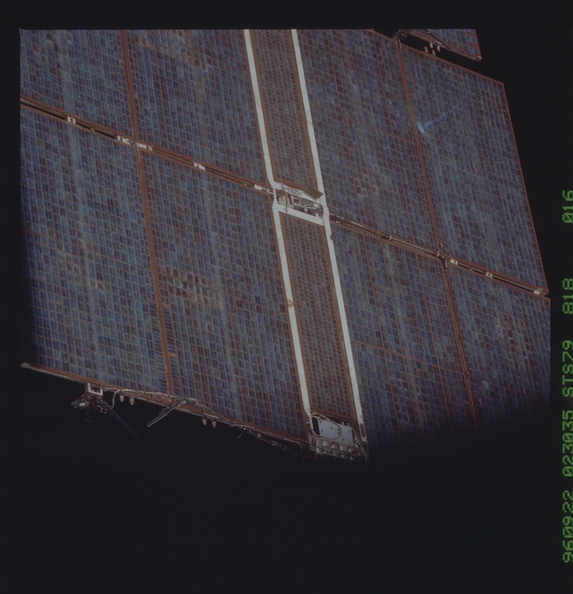STS079-818-016.jpg