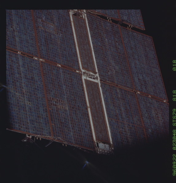 STS079-818-018.jpg