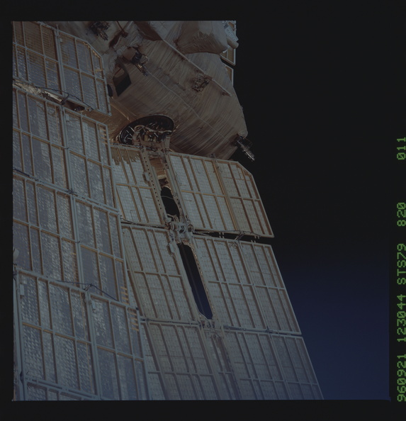 STS079-820-011.jpg