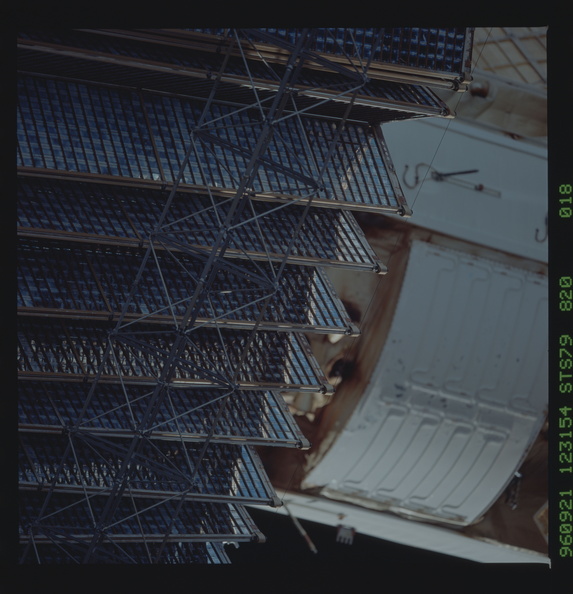 STS079-820-018.jpg