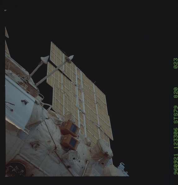 STS079-820-023.jpg