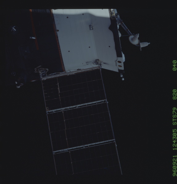 STS079-820-040.jpg
