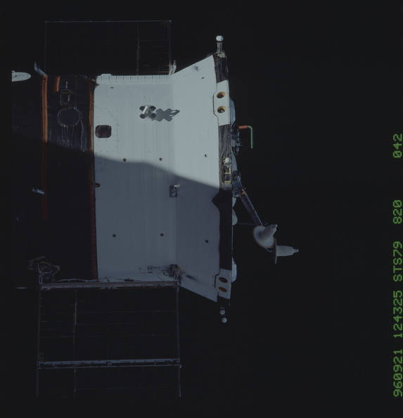 STS079-820-042.jpg