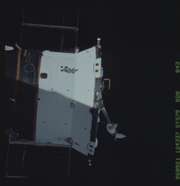 STS079-820-043.jpg