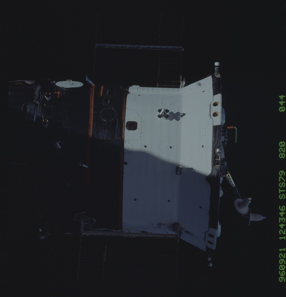 STS079-820-044.jpg