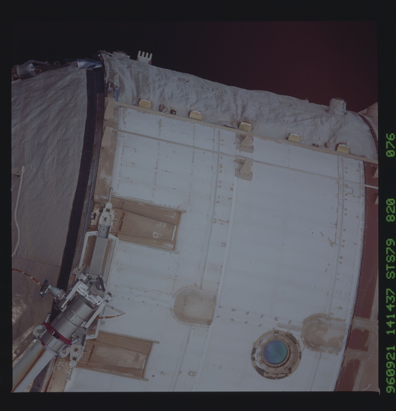 STS079-820-076.jpg