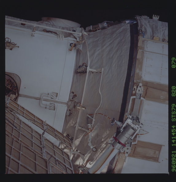 STS079-820-079.jpg