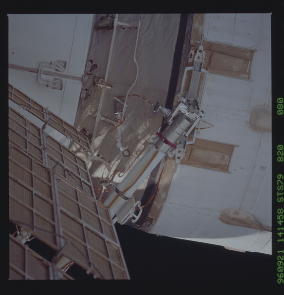 STS079-820-080.jpg