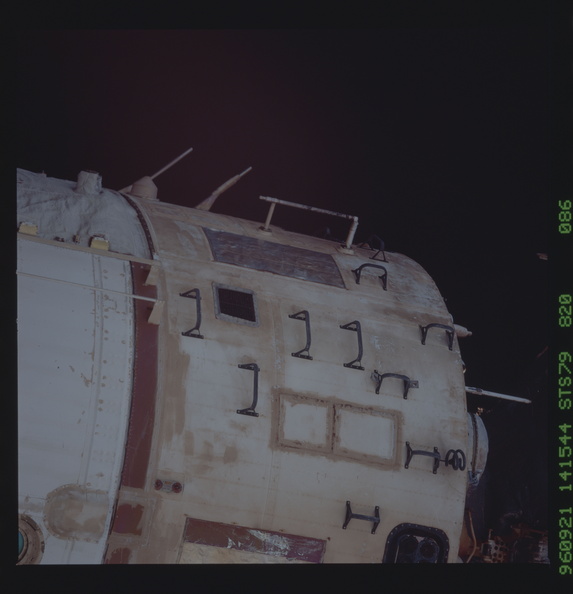 STS079-820-086.jpg