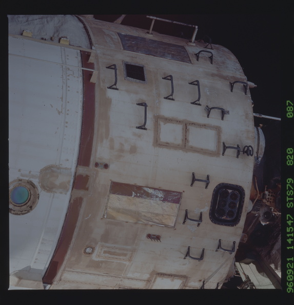 STS079-820-087.jpg