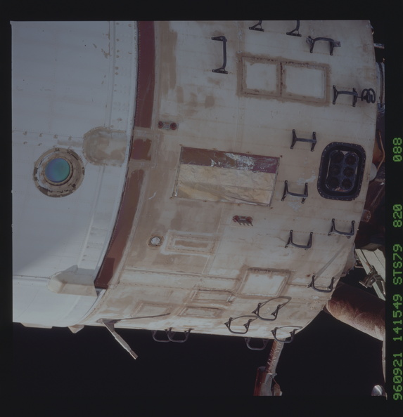 STS079-820-088.jpg