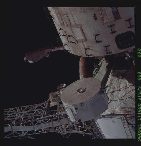 STS079-820-090.jpg