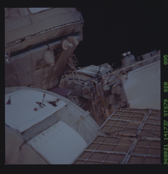 STS079-820-095.jpg
