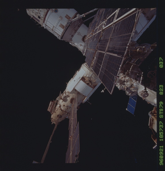 STS079-823-037.jpg