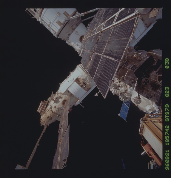 STS079-823-038.jpg