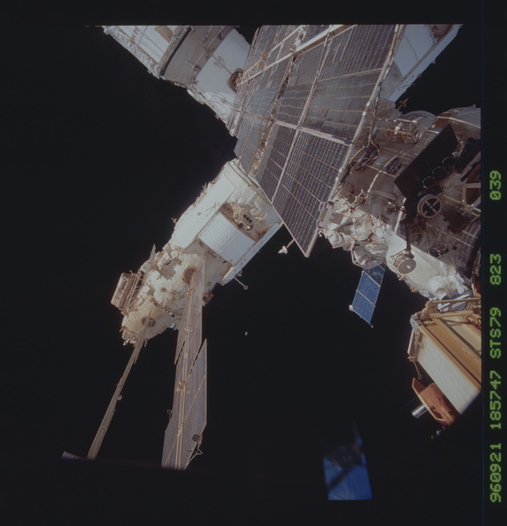 STS079-823-039.jpg