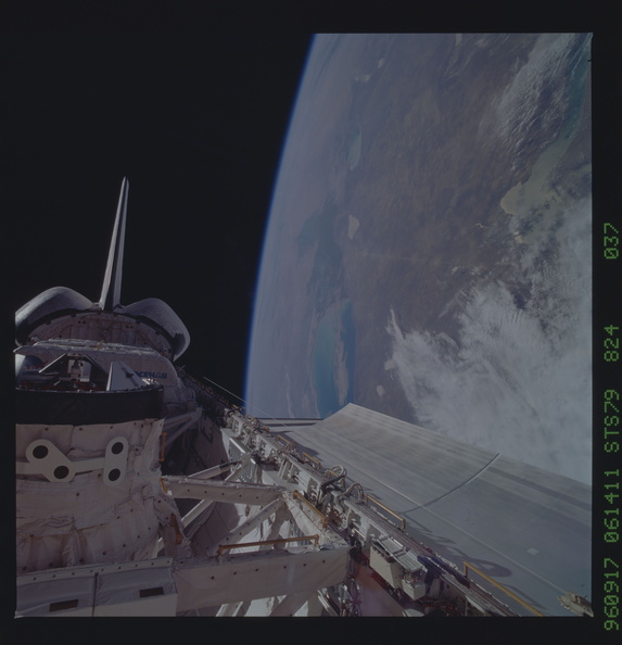STS079-824-037.jpg