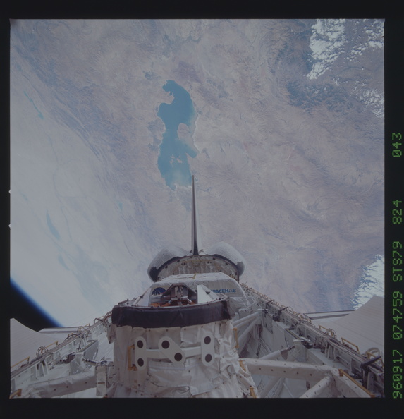 STS079-824-043.jpg