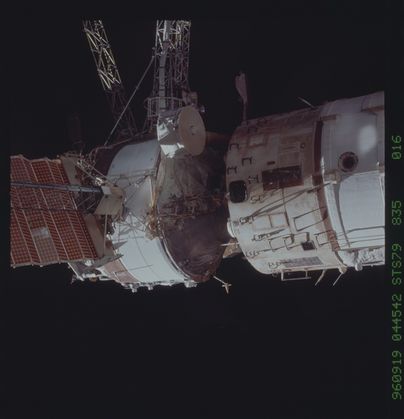 STS079-835-016.jpg