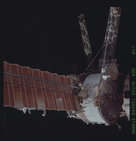 STS079-835-017.jpg