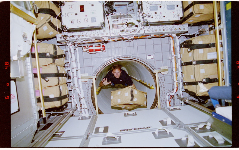 STS081-301-001.jpg